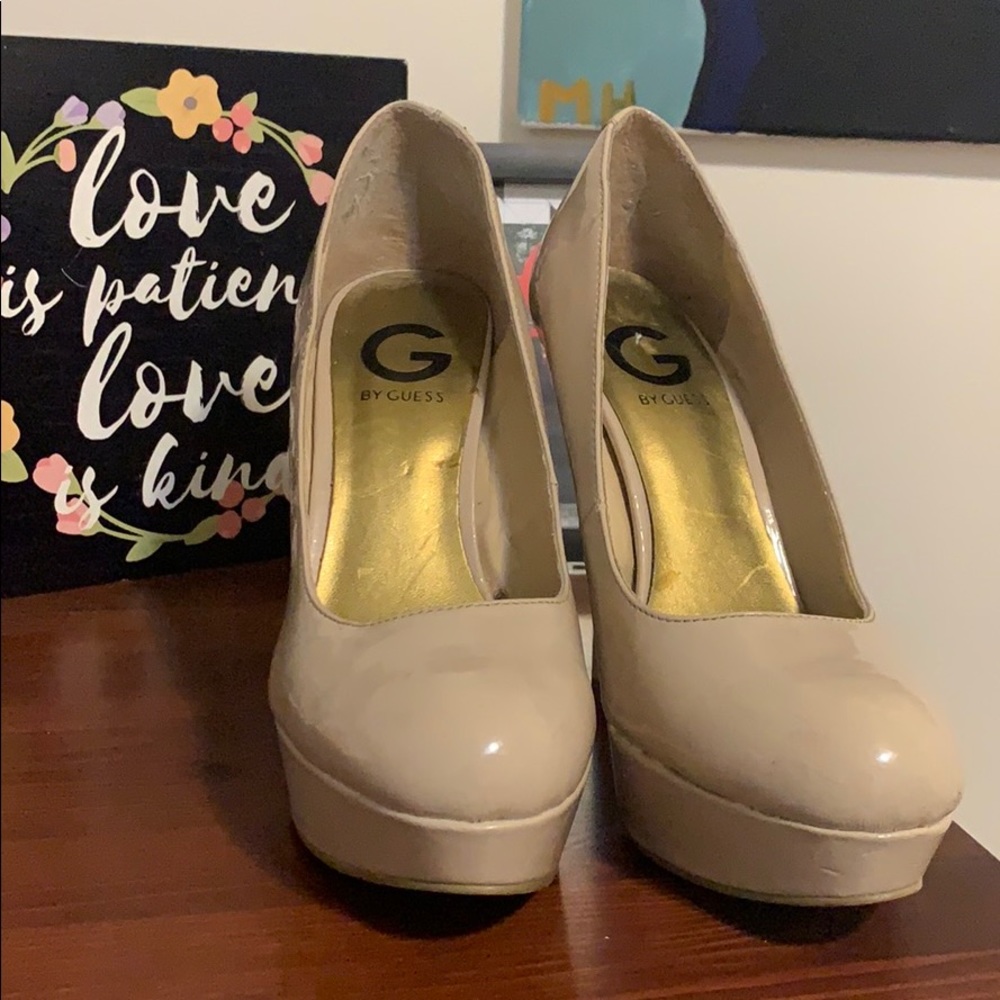 💛PRICE DROP💛: Tan Guess Pumps!
